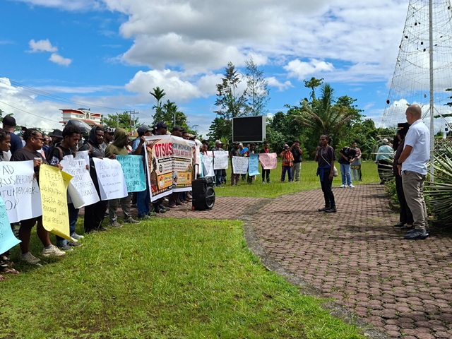 (Pencaker Mimika Desak Audit Dana Otsus dan Penyerapan Tenaga Kerja Lokal)