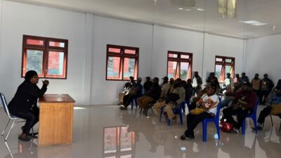 (Dinsos Deiyai Libatkan Kepala Kampung Validasi Data Warga demi Bansos Tepat Sasaran)