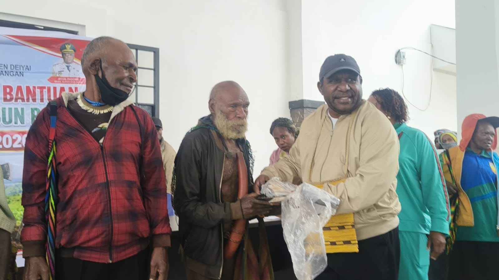 Pemkab Deiyai Komitmen Tingkatkan Kesejahteraan Petani Melalui Bantuan Alat Kebun