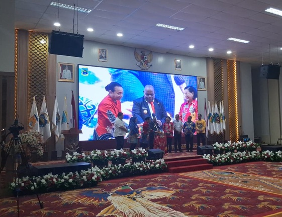 (Gubernur Meki Nawipa Luncurkan SIPD RI)