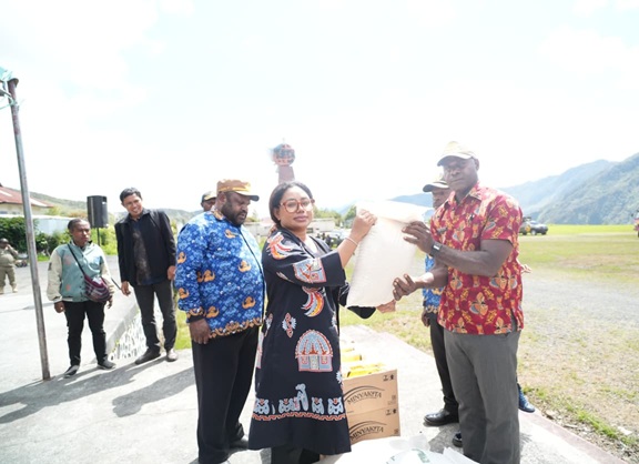 Pemkab Puncak Jaya Salurkan Bantuan Pangan 2026, Beras dan Minyak Goreng untuk 27 Distrik
