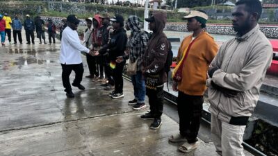 (Bupati Deiyai Lepas 12 Siswa Lolos Program ADEM 2026 ke Sekolah Unggulan di Luar Papua)