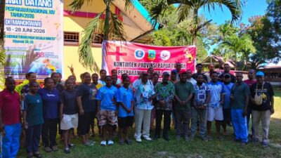 (Pdt. Yance Nawipa Beri Apresiasi kepada Kontingen Pesparawi Papua Tengah)