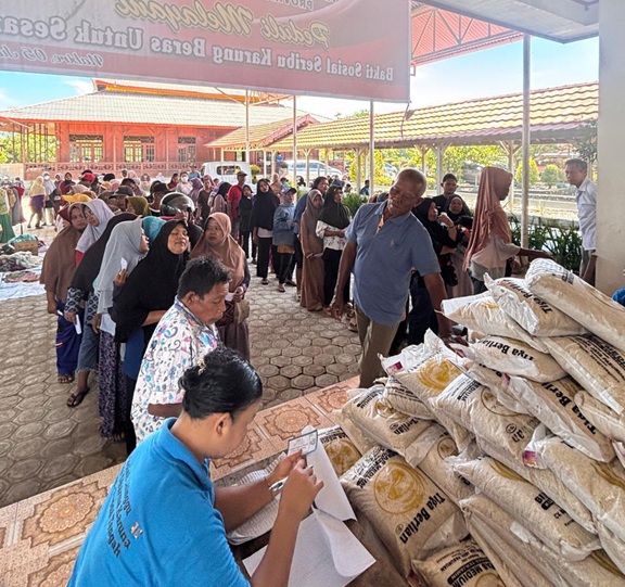 (HUT ke-71, Majelis Buddhayana Indonesia Papua Tengah Salurkan 1.000 Karung Beras kepada 597 KK di Nabire)