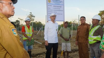 (Direktur Jenderal Perkebunan Kementerian Pertanian, Dr. Ir. Ali Jamil Harahap, Ph.D., saat melakukan kunjungan kerja di Kampung Samabusa)