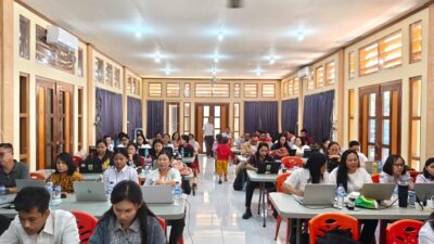 (Yayasan PESAT Nabire Gelar Pelatihan AI untuk Tingkatkan Kompetensi Guru)