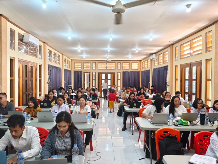 (Yayasan PESAT Nabire Gelar Pelatihan AI untuk Tingkatkan Kompetensi Guru)
