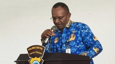 (Sekretaris Daerah Kabupaten Deiyai, Ambrosius Eria, S.Pd)