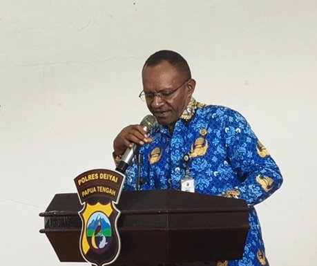 (Sekretaris Daerah Kabupaten Deiyai, Ambrosius Eria, S.Pd)
