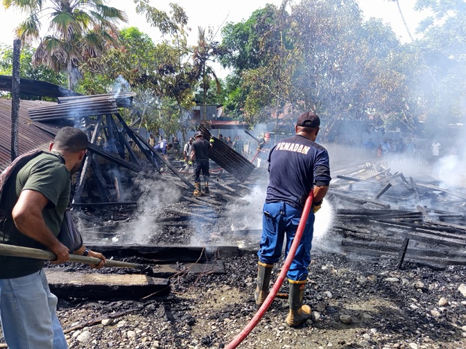 (Rumah Milik Ibu Rumah Tangga di Kimi Nabire Ludes Terbakar, Penyebab Masih Diselidiki)