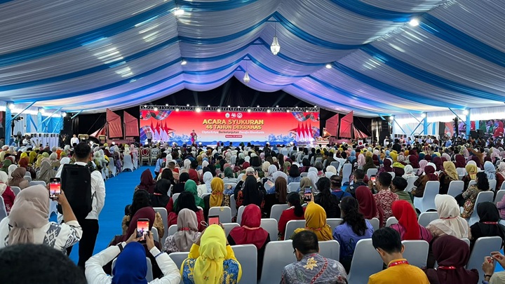 (Suasana Acara Syukuran HUT ke-46 Dekranas Tahun 2026 yang dihadiri pengurus Dekranas, Dekranasda, serta tamu undangan dari berbagai daerah di Indonesia di Makassar, Sulawesi Selatan, Jumat (10/7/2026). Dok. Humas dan Protokol Setda Deiyai)