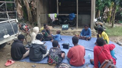 (IPMS Gelar Lapak Buku dan Diskusi Film Pesta Babi di Nabire)