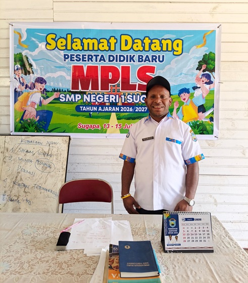 (Kepala SMP Negeri 1 Sugapa, Rudyy Sani, S.Pd., Gr)