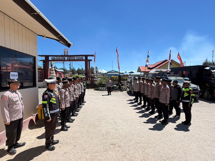 (Jaga Kamtibmas Tetap Kondusif, Polres Paniai Rutin Gelar Serah Terima Piket Fungsi dan Penjagaan)