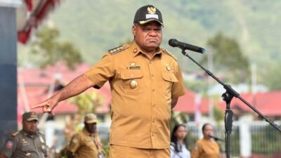 (Satu Tahun Pimpin Puncak Jaya, Bupati Yuni Wonda Tegaskan Disiplin ASN Jadi Kunci Pelayanan Publik Berkualitas)