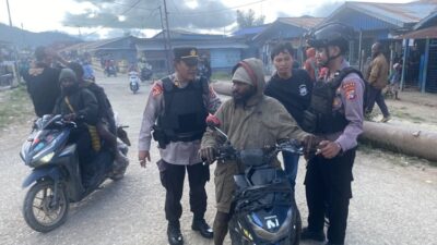 (Polres Dogiyai Amankan 2 Senjata Tajam Saat Razia KRYD)