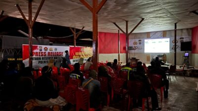 (Polres Paniai Gelar Nobar Final Piala Dunia 2026, Antusiasme Warga Membludak)