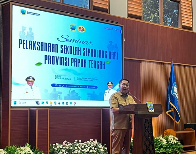 (Penjabat (Pj.) Sekretaris Daerah Provinsi Papua Tengah, dr. Silwanus Sumule)