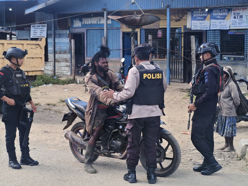 (Polres Dogiyai Amankan Satu Pisau dalam Razia Sajam)
