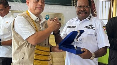 (Bupati Mesak Magai Genjot Pembenahan Data Penduduk Nabire, Jemput Bola Dukcapil Resmi Dimulai)
