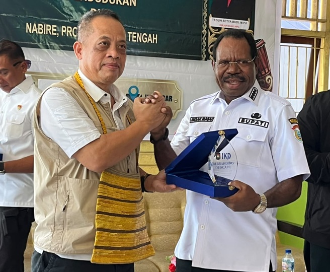 (Bupati Mesak Magai Genjot Pembenahan Data Penduduk Nabire, Jemput Bola Dukcapil Resmi Dimulai)