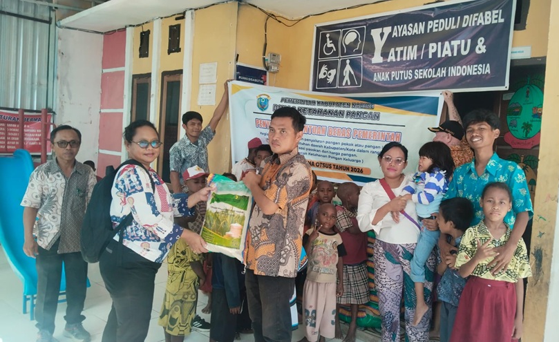 (Pemkab Nabire Salurkan Satu Ton Beras untuk Yayasan Difabel)