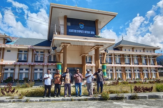 (Diskoperindag Papua Tengah Dorong Pembentukan Koperasi Ojek dan Penguatan IKM saat Kunjungan Kerja ke Intan Jaya)