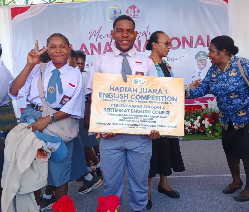 (Dari Tukang Ojek ke Juara 1 Bahasa Inggris, Kisah Melian Obaipa Siswa SMA Meepago Nabire Bikin Haru)