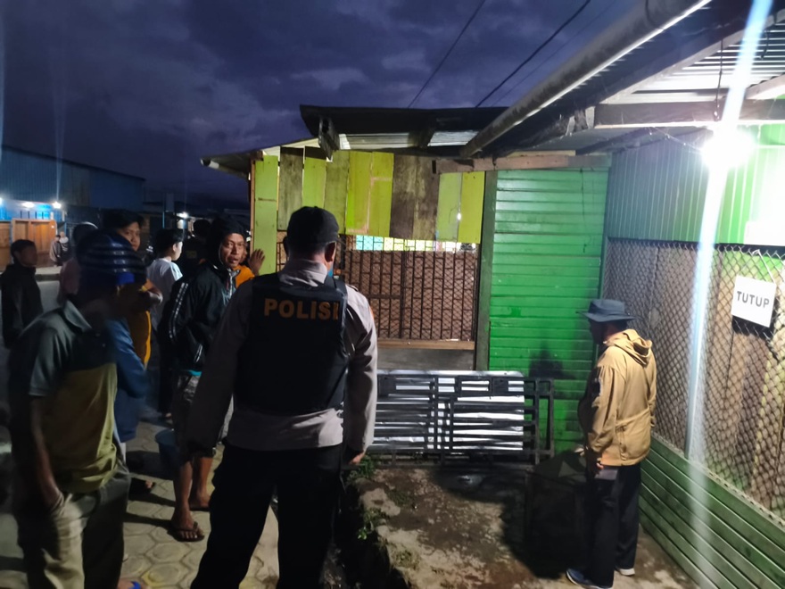 (Kios Pedagang Ayam Nyaris Dibakar di Terminal Moanemani, Polisi Kejar Tiga Terduga Pelaku)
