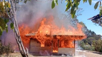 (Rumah Warga di Kampung Eugai Ludes Dilalap Api, Dana Pembangunan Gereja Tak Terselamatkan)