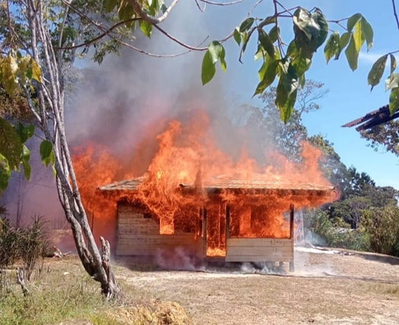 (Rumah Warga di Kampung Eugai Ludes Dilalap Api, Dana Pembangunan Gereja Tak Terselamatkan)