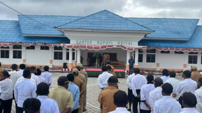 (Bupati Deiyai Pimpin Apel Gabungan PNS)