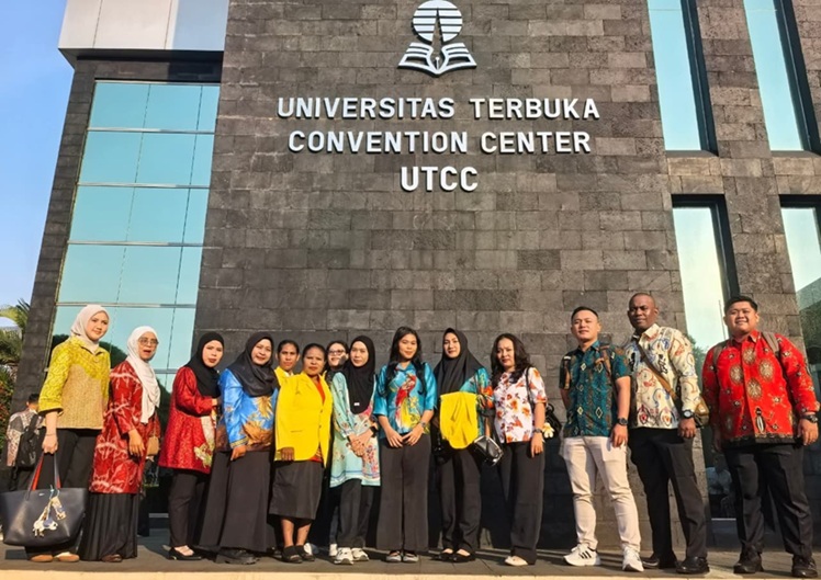 (21 Mahasiswa SALUT Nabire Resmi Diwisuda pada Wisuda Universitas Terbuka Wilayah 3 Tahun 2026)