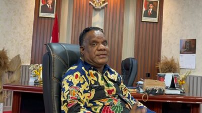 (Ketua Sekretariat Bersama (Sekber) Program Bangkit Papua Tengah yang juga menjabat Kepala Badan Perencanaan Pembangunan, Riset, dan Inovasi Daerah (Bapperida) Papua Tengah, Elieser Yogi)