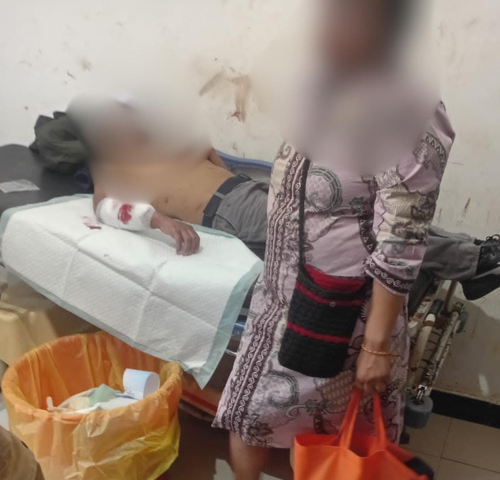 (Siang Bolong di Enarotali! Tukang Ojek Jadi Korban Pembacokan oleh OTK/foto.kiriman warga)