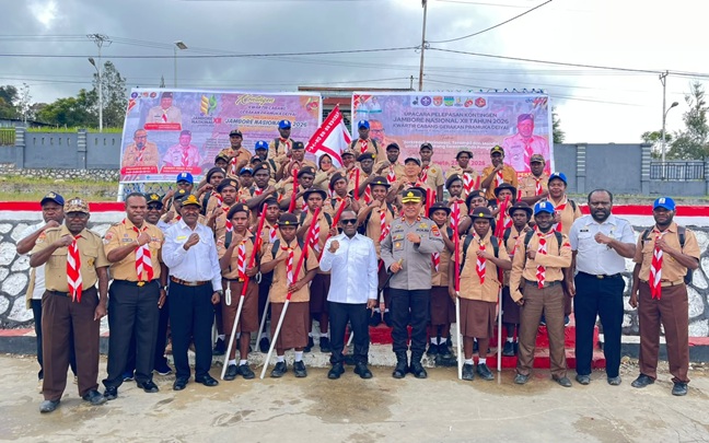 (Kontingen Pramuka Deiyai Resmi Dilepas ke Jambore Nasional 2026, Ini Harapan Bupati)