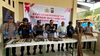 (Polres Dogiyai Sita Senpi Rakitan dan 120 Botol Miras dalam Operasi Sikat Noken 2026)