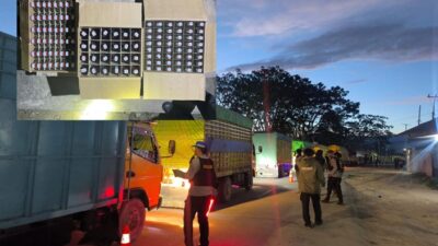 (Polres Dogiyai Sita 3 Karton Miras dalam Razia Dini Hari)