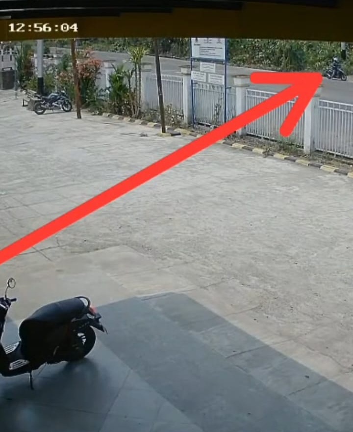 (Terduga pelaku tiba di TKP)