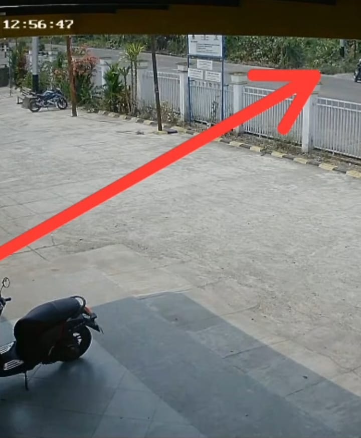 (Asap terlihat di TKP)