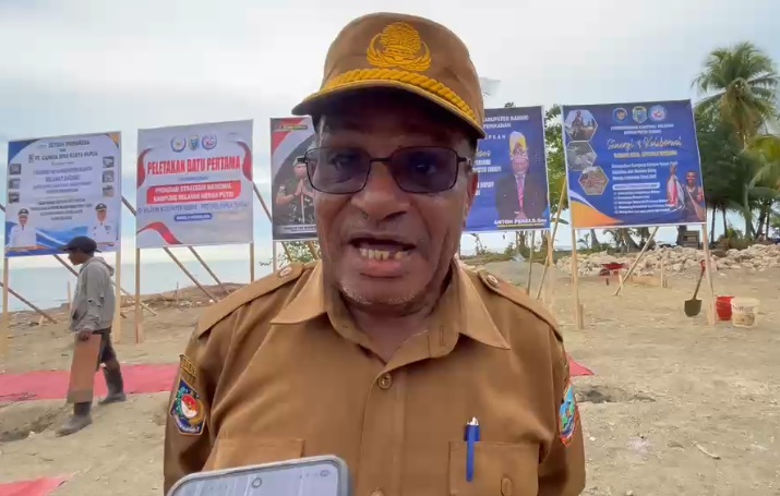 (Kepala Dinas Perikanan dan Kelautan Kabupaten Nabire, Anton Pekei)