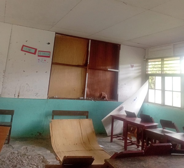 (Kondisi SD Negeri Inpres Kaliharapan Nabire yang memprihatikan)