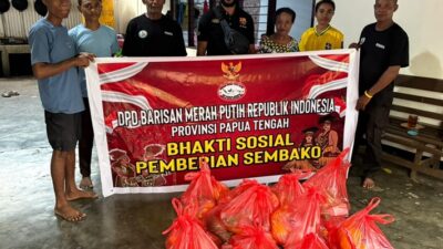 (DPD BMP RI Papua Tengah Salurkan 40 Paket Sembako untuk Dukung Pembangunan Gereja di Nabire)