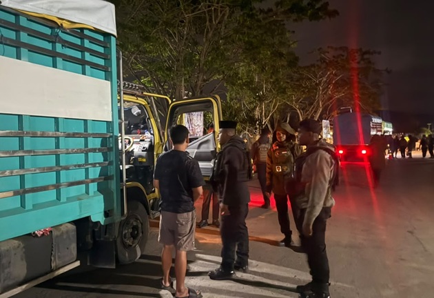 (Polres Dogiyai Gelar Razia Kendaraan, Cegah Peredaran Senpi, Miras, dan Narkotika)