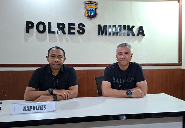 (Kapolres Mimika AKBP Alredo Rumbiak dalam jumpa pers)