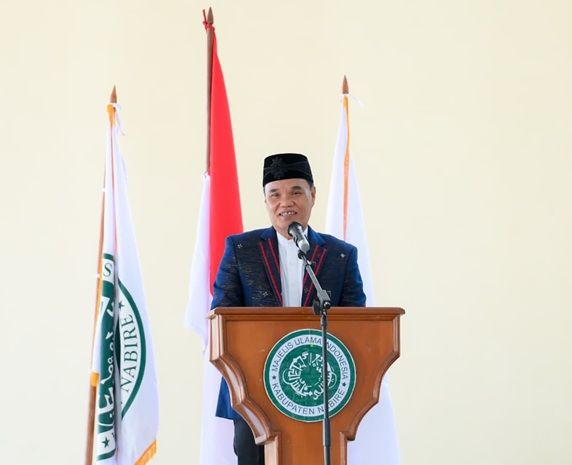 (Staf Ahli Bidang Kemasyarakatan, SDM, dan Pengembangan Otonomi Khusus, Ukkas, S.Sos., M.Kp)