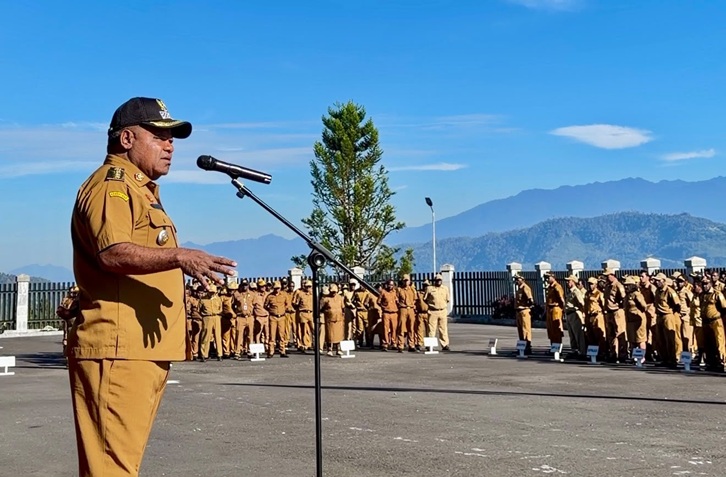 (Bupati Puncak Jaya Ajak ASN dan Warga Sukseskan HUT RI ke-81, Soroti Pentingnya Keamanan Daerah)