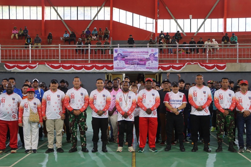 (Turnamen Futsal HUT RI ke-81 di Paniai Resmi Dibuka, Bupati dan Kapolres Turun Langsung ke Lapangan)