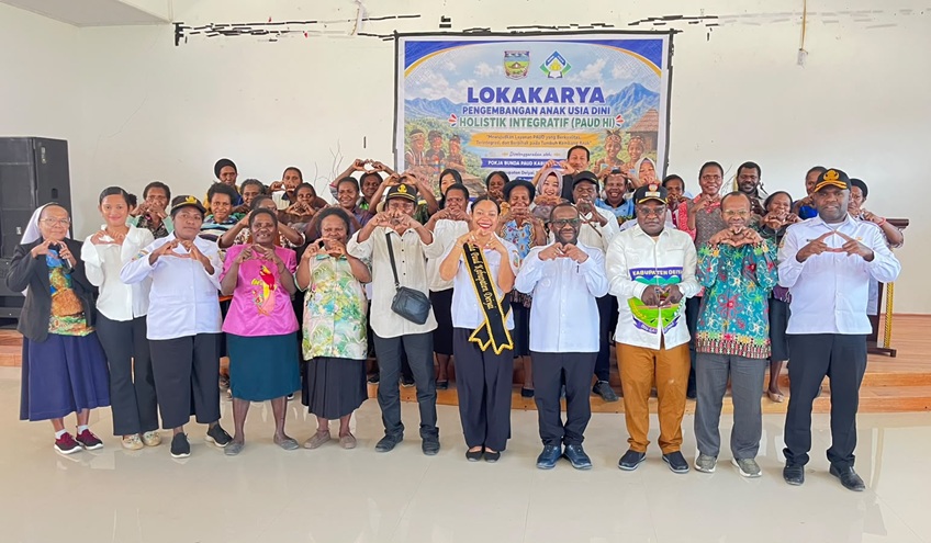 (Bupati Deiyai Tegaskan Pendidikan dan Kesehatan Jadi Prioritas, PAUD HI Disiapkan Cetak Generasi Unggul)
