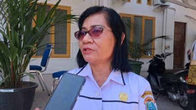 (Kepala Dinas Pendidikan Kabupaten Nabire, Dra. Dina Pidjer, M.M)